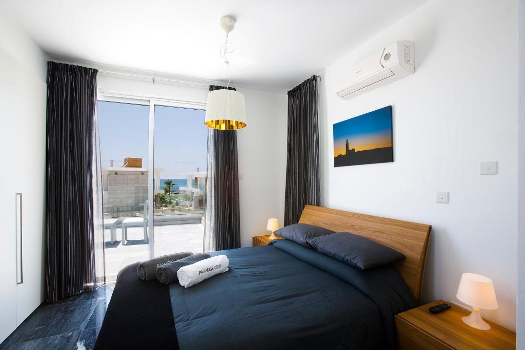 Paradise Cove Luxurious Beach Villas Paphos Room photo